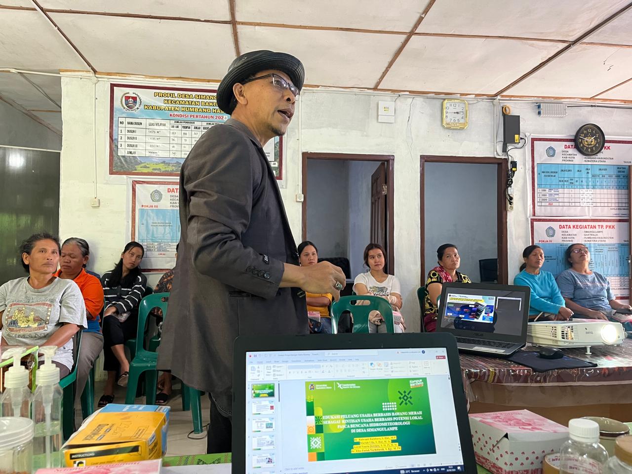 Dosen USU memberikan penyuluhan kepada masyarakat Desa Simangulampe.