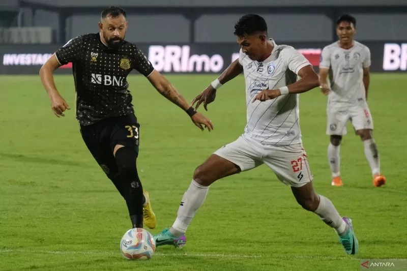 Pertandingan BRI Liga 1 di Stadion Kapten I Wayan Dipta, Gianyar, Bali. foto JawaPos. Com