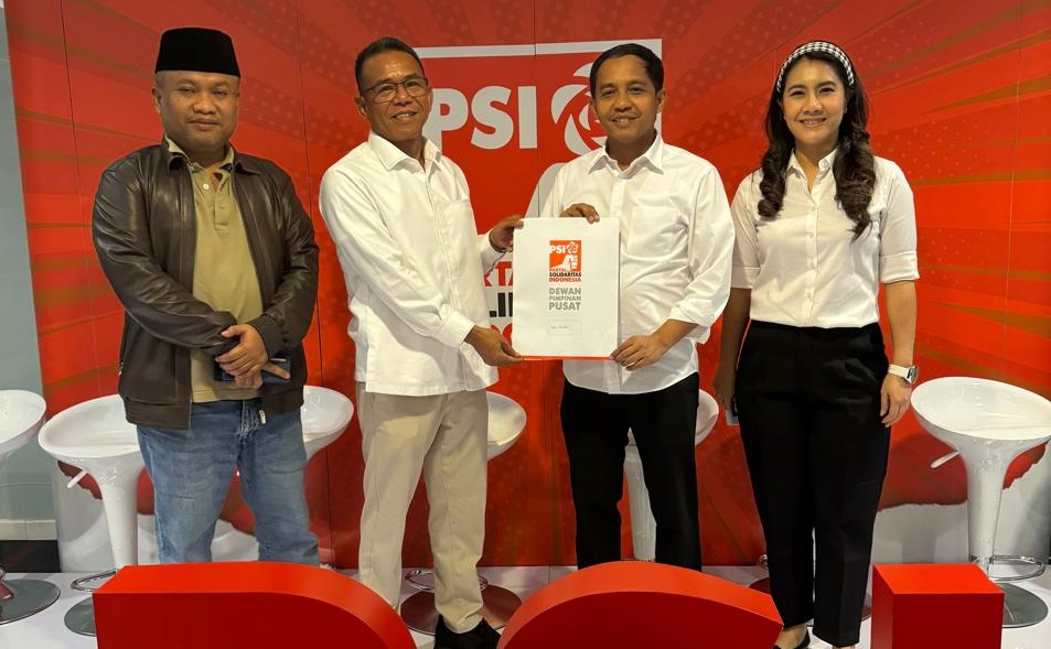 Bakal Calon Wakil Wali Kota Medan, Zakiyuddin Harahap menerima rekomendasi PSI dari Sekjend DPP PSI, Raja Juli Antoni.