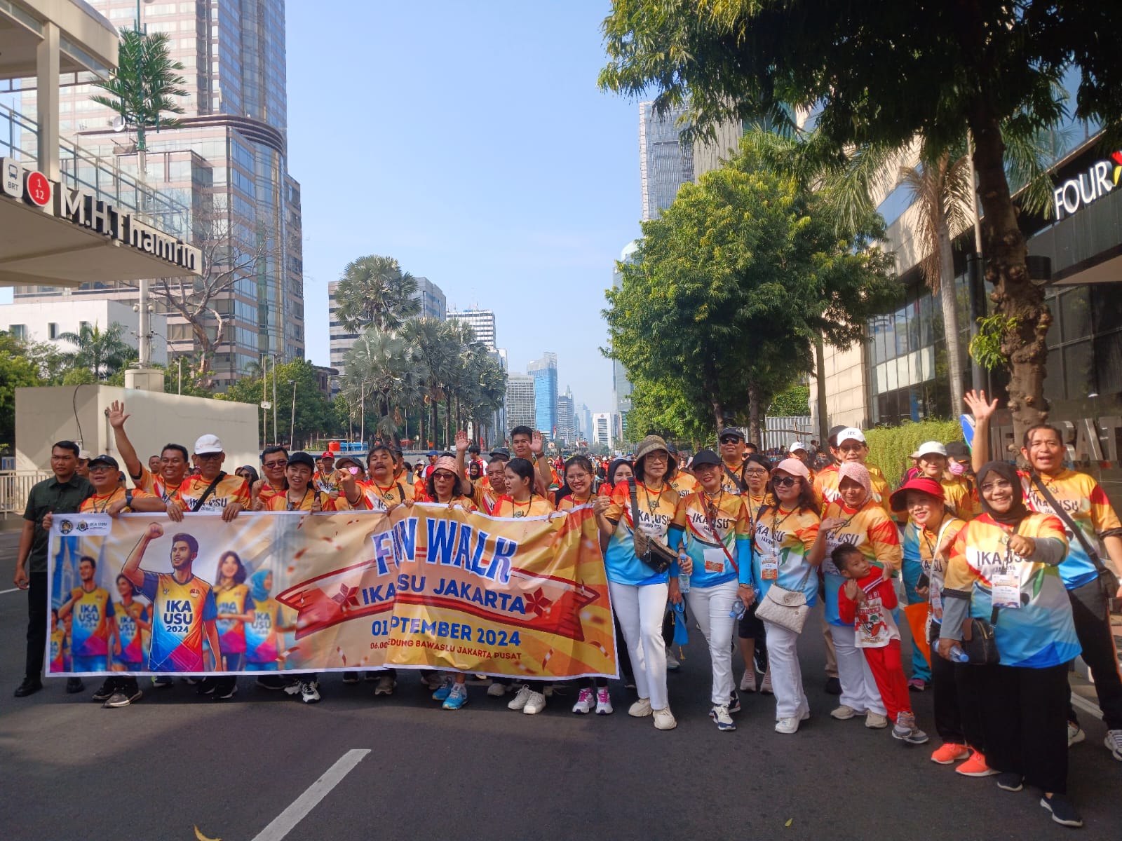 BERHASIL: IKA USU Wilayah Jakarta dan sekitarnya, berhasil menyelenggarakan event akbar, bersamaan dengan CFD Jakartabdi Jalan MH Thamrin, Minggu (1/9). (Dokumen IKA USU Wilayah Jakarta)