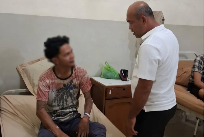 PENGECEKAN: Guna memastikan keamanan dan kondisi warga binaan yang dirawat di Rumah Sakit, Kepala Rutan Labuhan Deli, Erwin F. Simangunsong Kanwil Kemenkumham Sumut melakukan pengontrolan dan pengecek