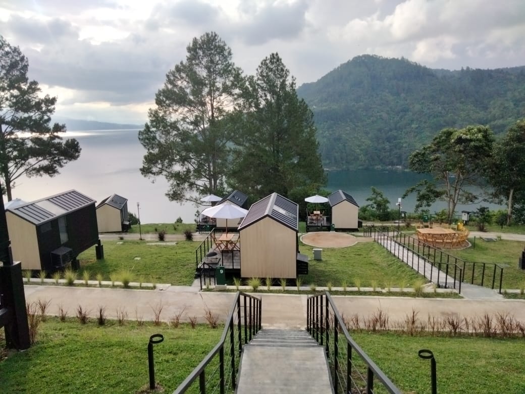 Keindahan destinasi wisata Bobocabin Patra Parapat di Kabupaten Simalungun.