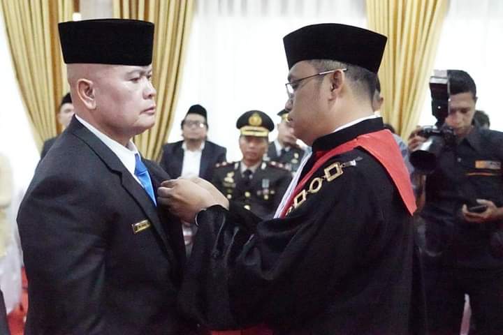 SUMPAH JABATAN: Pj Wali Kota Tebingtinggi Moettaqien Hasrimi ketika menghadiri pengambilan sumpah jabatan 25 anggota DPRD Kota Tebingtinggi.SOPIAN/SUMUT POS