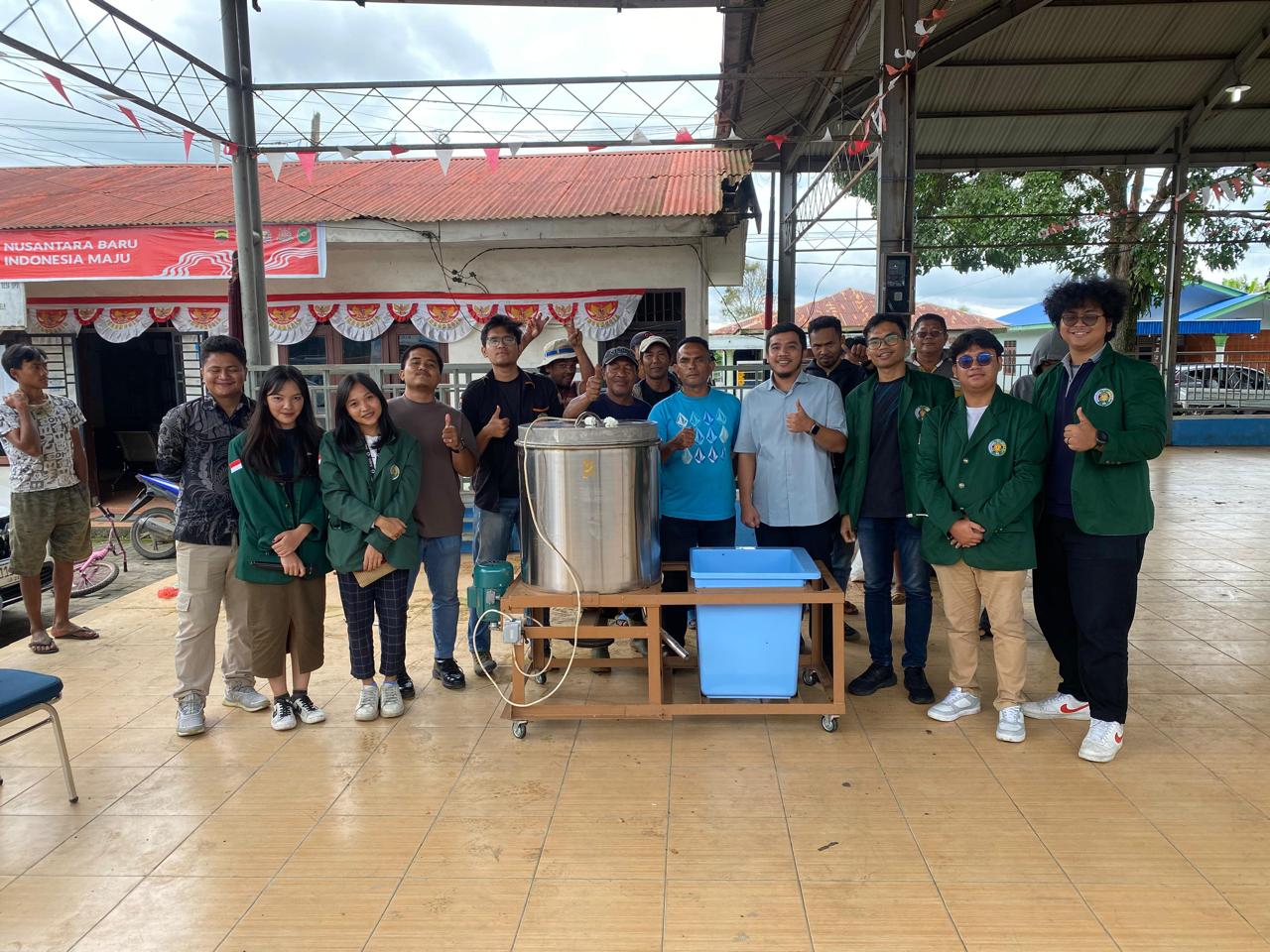 Para dosen dan mahasiswa Fakultas Teknik USU, kepala lingkungan, dan masyarakat Desa Sempa Jaya, Kecamatan Berastagi, Kabupaten Karo foto bersama usai mengikuti kegiatan penyuluhan.