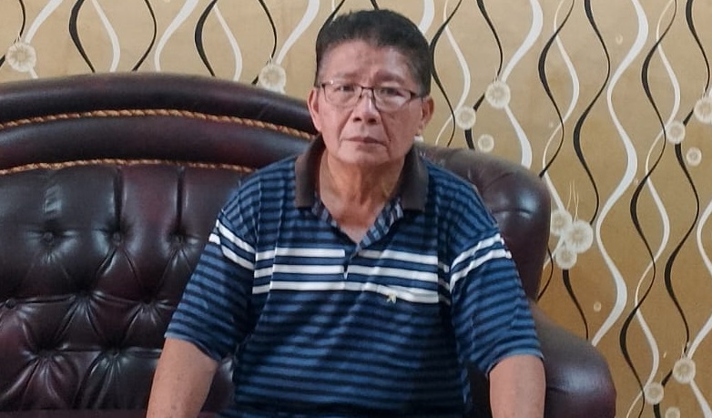 Pensiunan Birokrasi Nias Selatan, Faolombowo Gulo ketika  ditemui kediamannya.