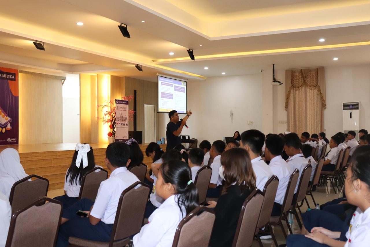 Bank Mestika saat memberi edukasi keuangan kepada pelajar SMP-SMA/SMK, pelajar penyandang disabilitas dan masyarakat umum. (Ist)