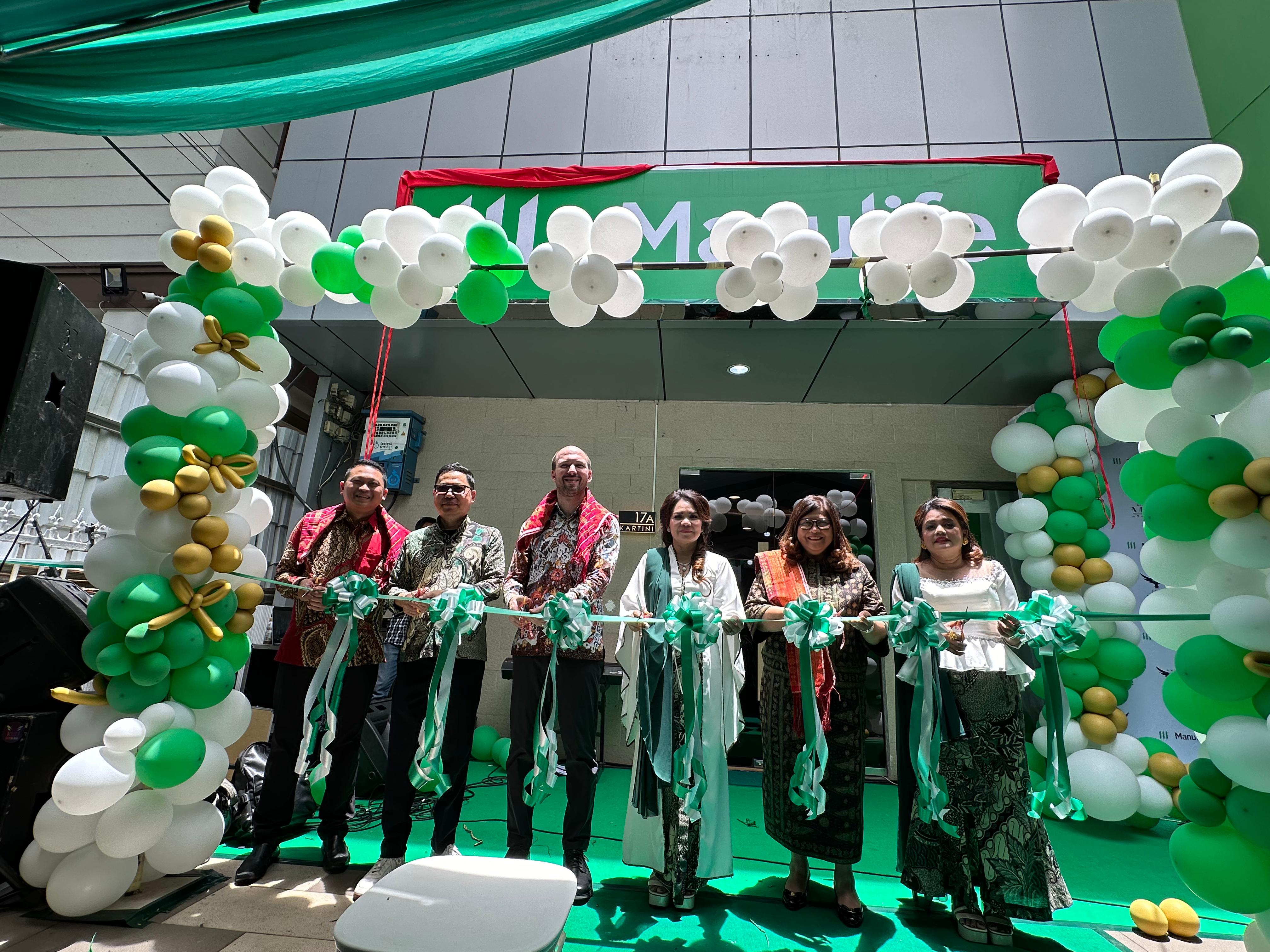DIRESMIKAN: Peresmian dua kantor pemasaran Manulife di Medan. FOTO: ISTIMEWA/SUMUT POS