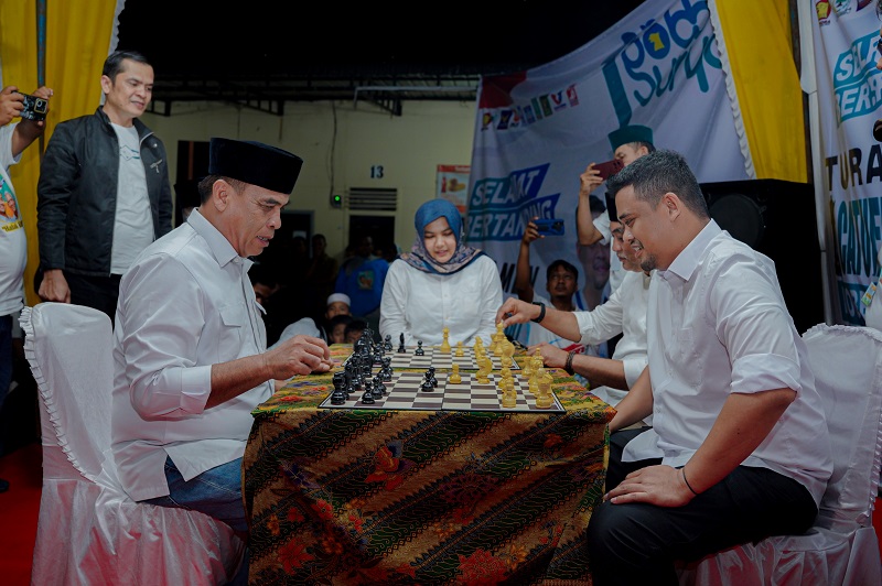 Calon Gubernur Sumatera Utara nomor urut 1 Bobby Nasution membuka Turnamen Catur Bobby-Surya Cup di lapangan Jalan William Iskandar, Kabupaten Madina, Jumat (27/9/2024). (Ist)