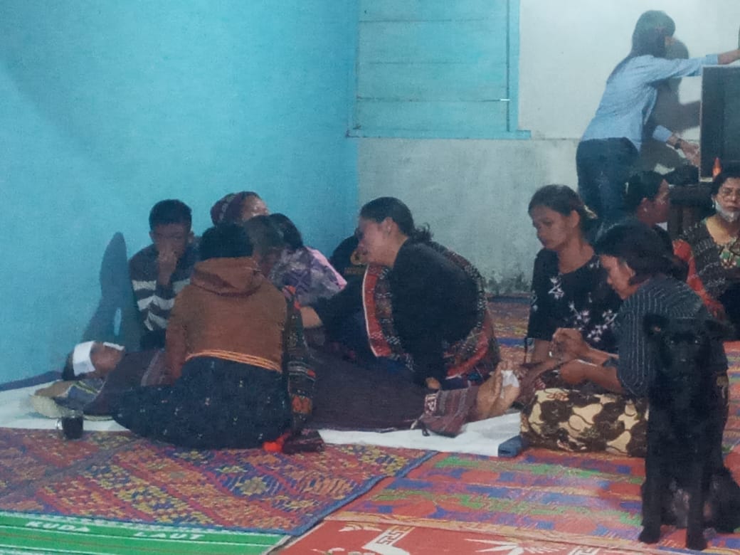 RUMAH DUKA: Keluarga Rijal Sihite datang melayat kerumah duka, Sabtu (28/9/2024).istimewa.