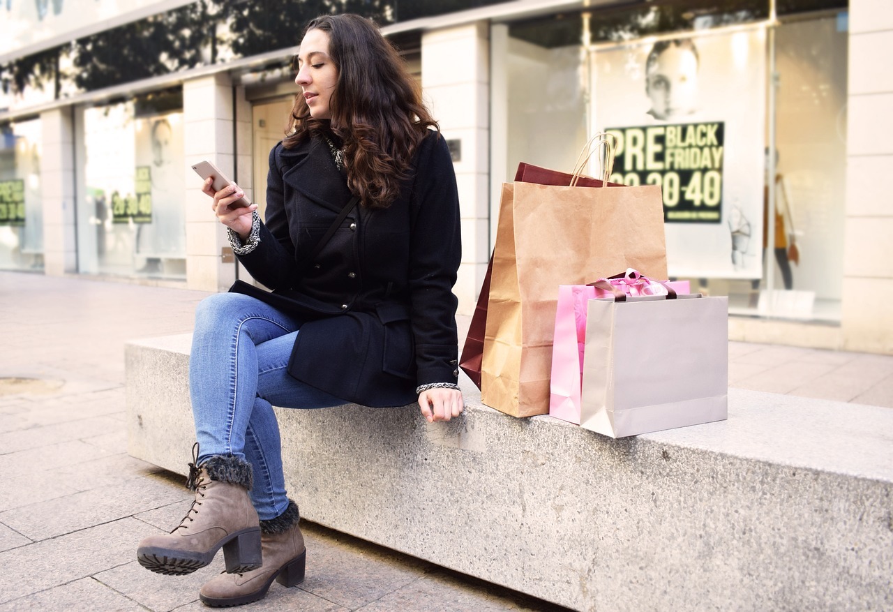 Ilustrasi belanja produk fashion