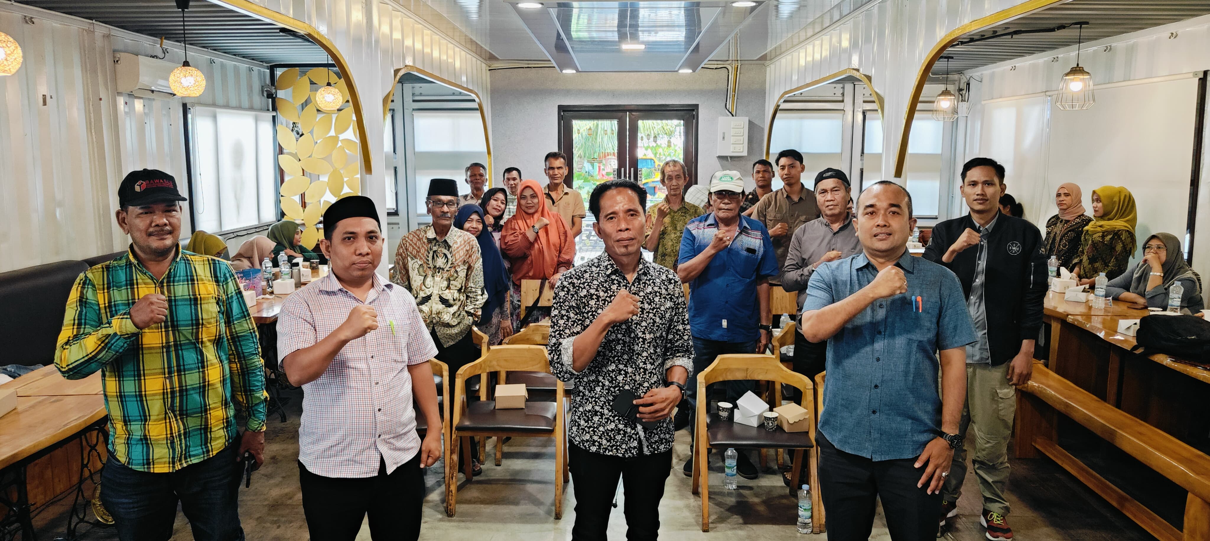 SOSIALISASI: Panitia Pengawas Pemilihan (Panwaslih)  sosialisasi pengawasan Pilkada serentak yang akan digelar tanggal 27 November 2024 mendatang kepada tokoh agama, tokoh masyarakat dan ormas