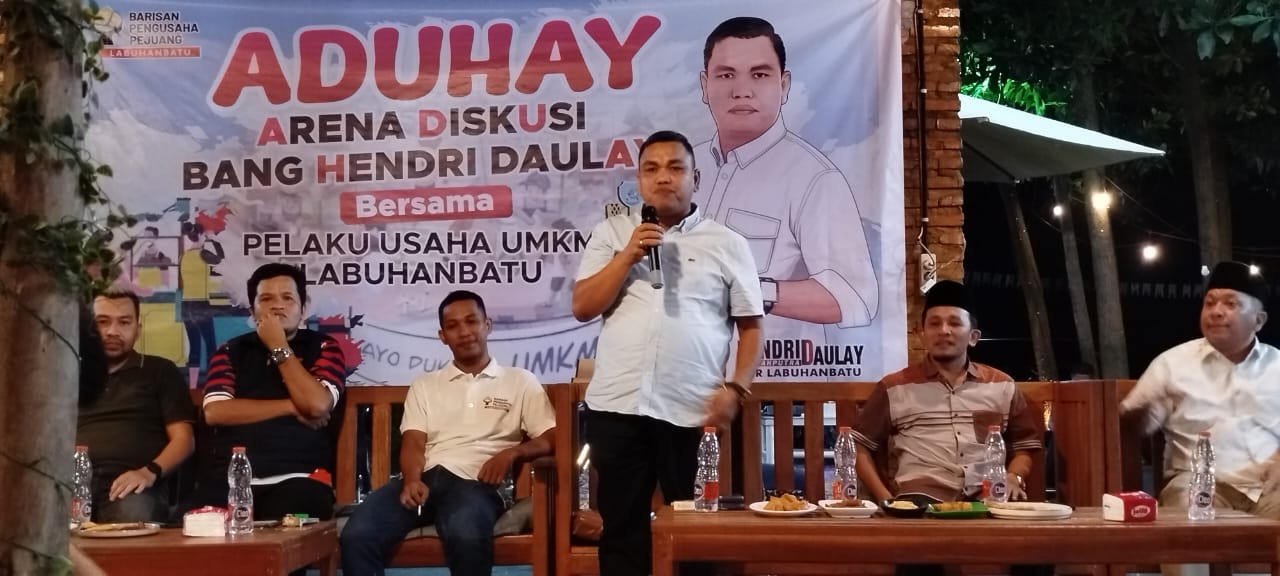 BERBAGI: Hendri Syahputra Daulay berbagi kiat meraih sukses dalam berbisnis (FAJAR/SUMUT POS)
