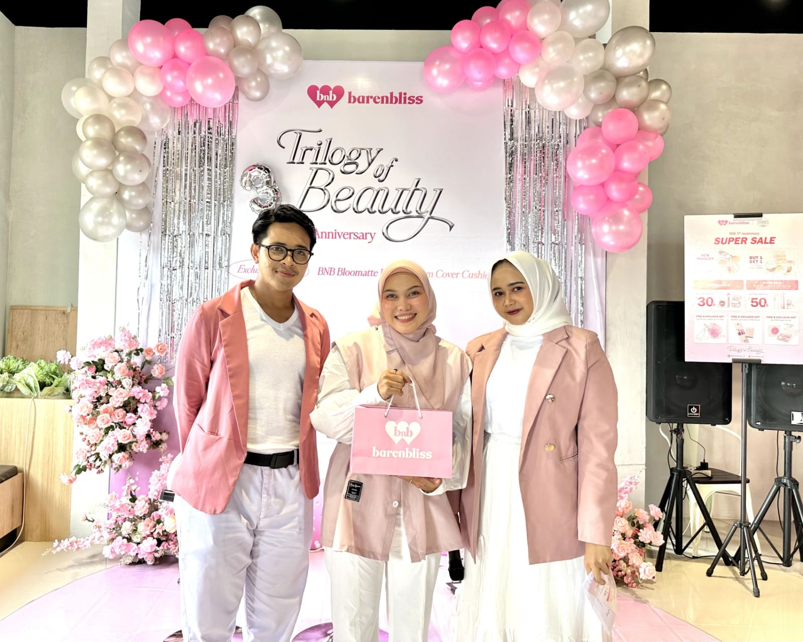 Brand K-beauty, barenbliss mempersembahkan even Trilogy of Beauty dan peluncuran produk terbarunya, Bloomatte Perfect Zoom Cover Cushion di Underprice Skincare Medan.