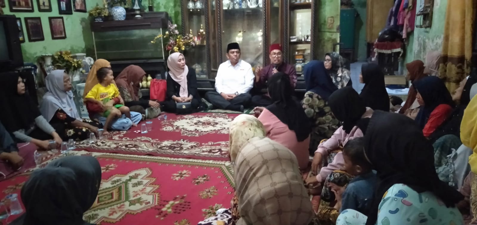 SILATURAHMI: Abdul Rani bersilaturahim dengan masyarakat di Pekan Labuhan, Kecamatan Medan Labuhan, Rabu (16/10/2024). FOTO: ISTIMEWA/SUMUT POS