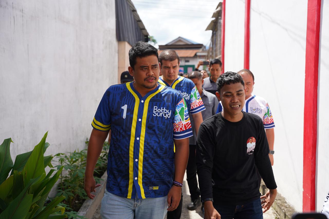 Bobby Nasution blusukan ke gang-gang sempit di Tanjungbalai.