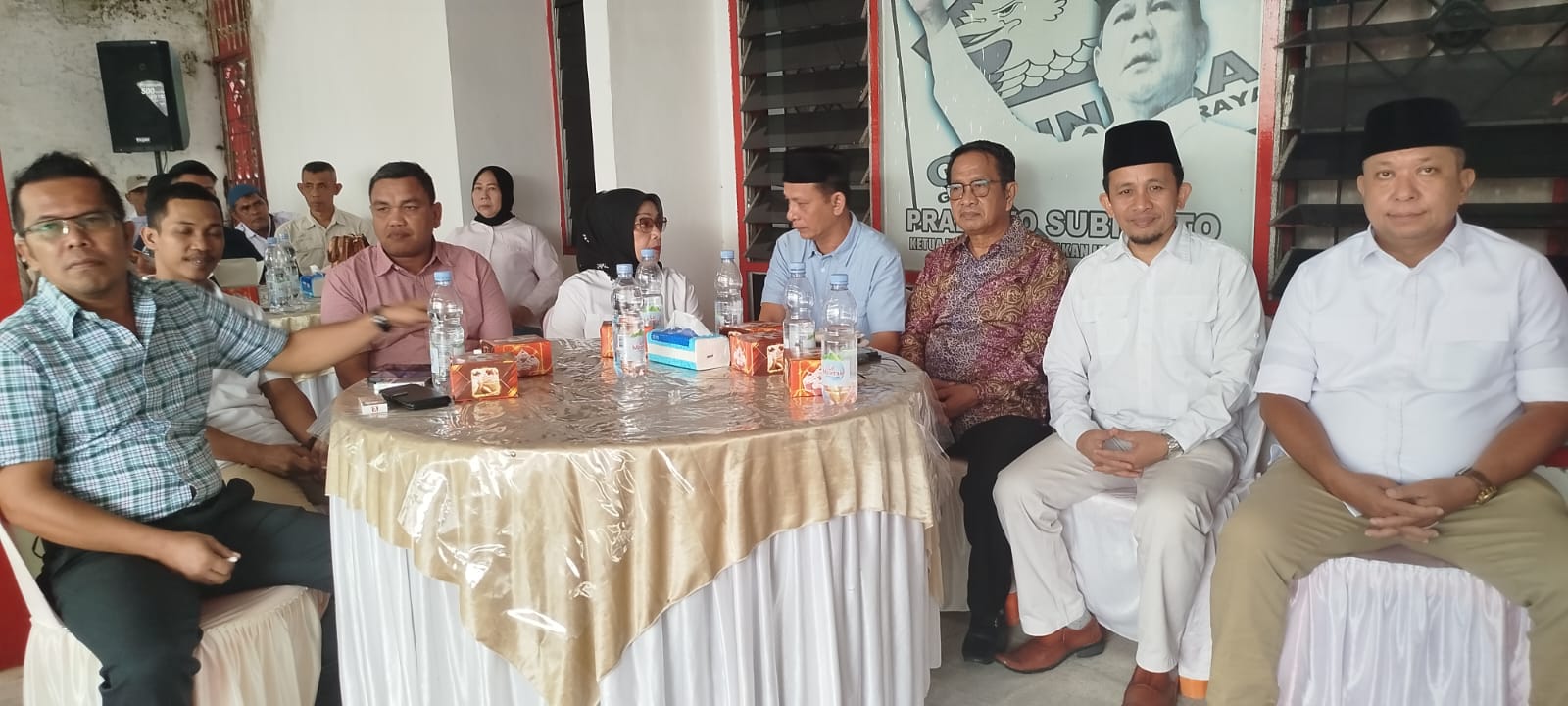 NOBAR: Cabup-Cawabup Labuhanbatu, hadir di acara nonton bareng prosesi pelantikan dan pengambilan sumpah Presiden dan Wakil Presiden RI di Kantor DPC Partai Gerindra Labuhanbatu (fajar)