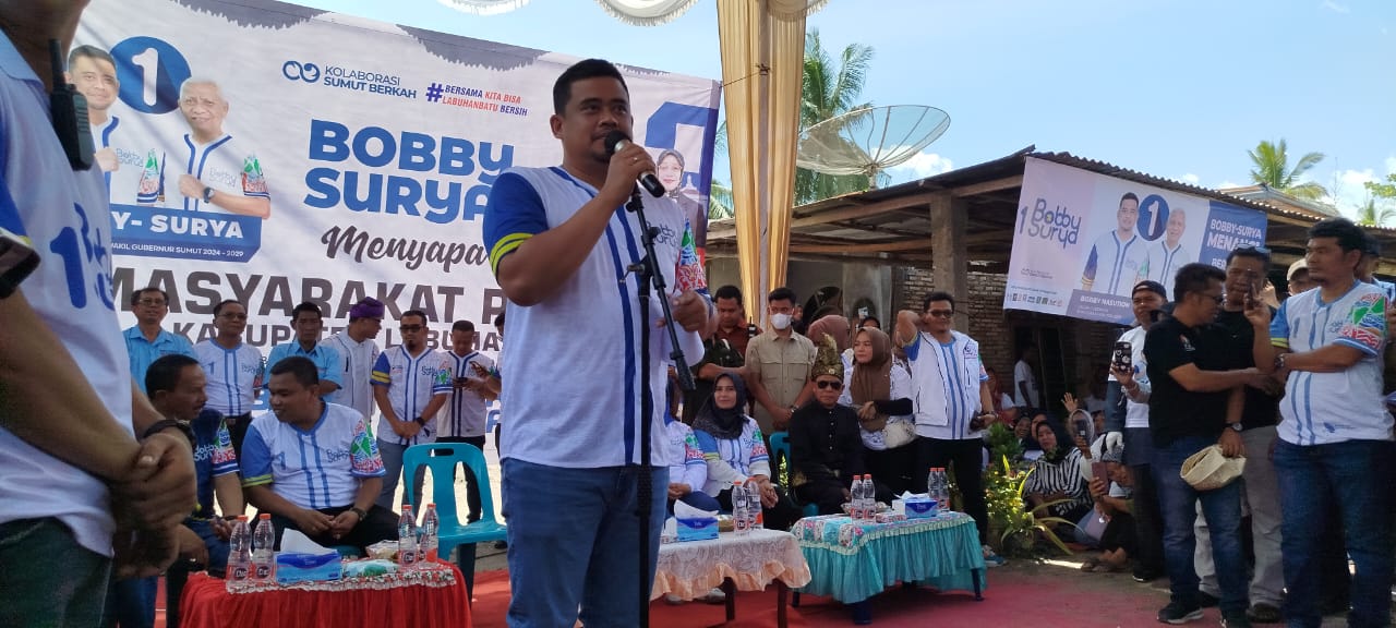 SAPA: Cagubsu Bobby Nasution menyapa masyarakat pesisir Labuhanbatu (FAJAR/SUMUT POS)