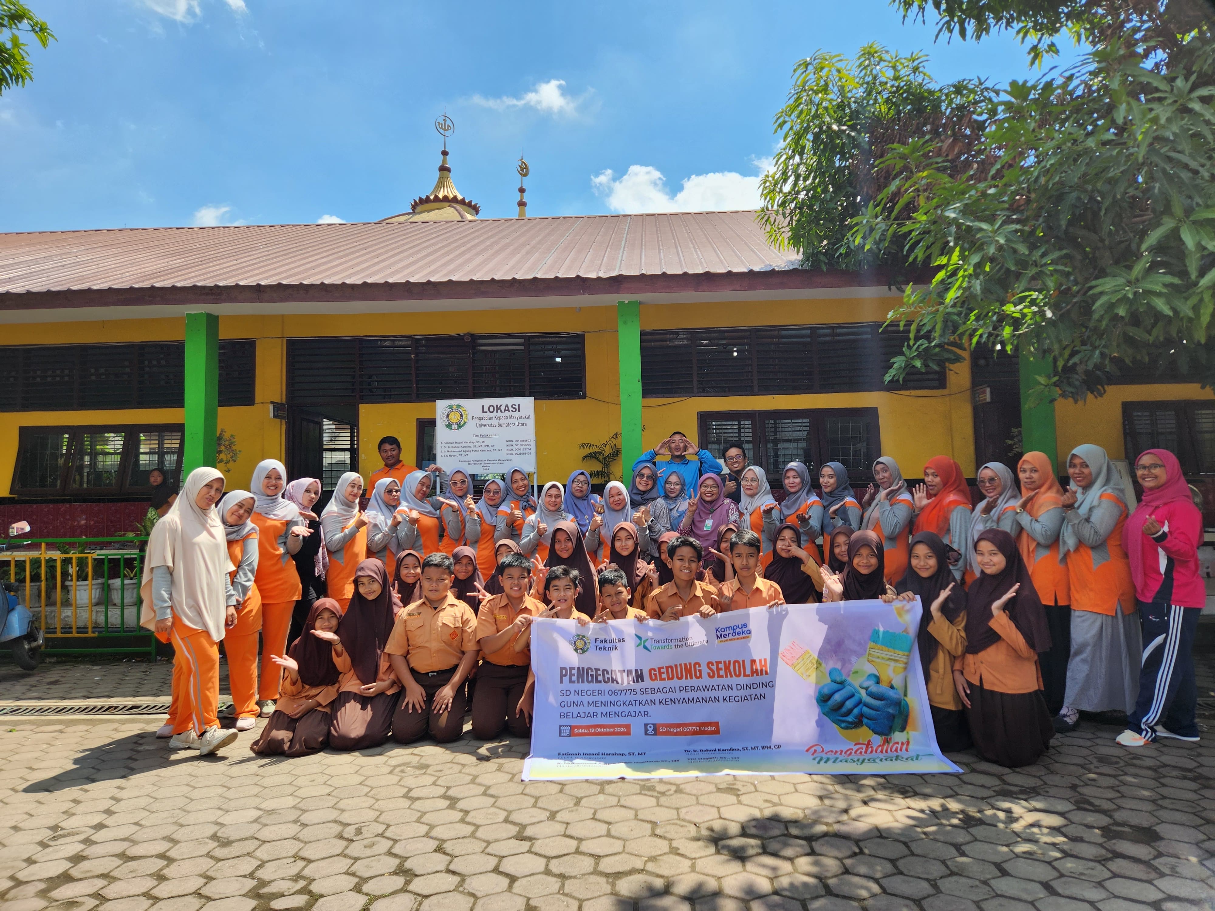 BERSAMA: Tim Pengabdian Kemitraan Perintis Fakultas Teknik USU bersama Siswa/i dan tenaga pengajar SD Negeri 067775. (Ist/Sumut Pos)
