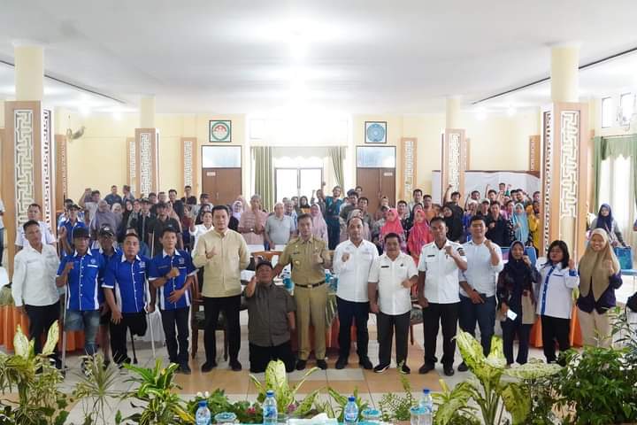 BUKA: Pj Wali Kota Tebingtinggi Moettaqien Hasrimi ketika membuka kegiantanpendidikan politik bagi penyandang disabilitas di Kota Tebingtinggi.