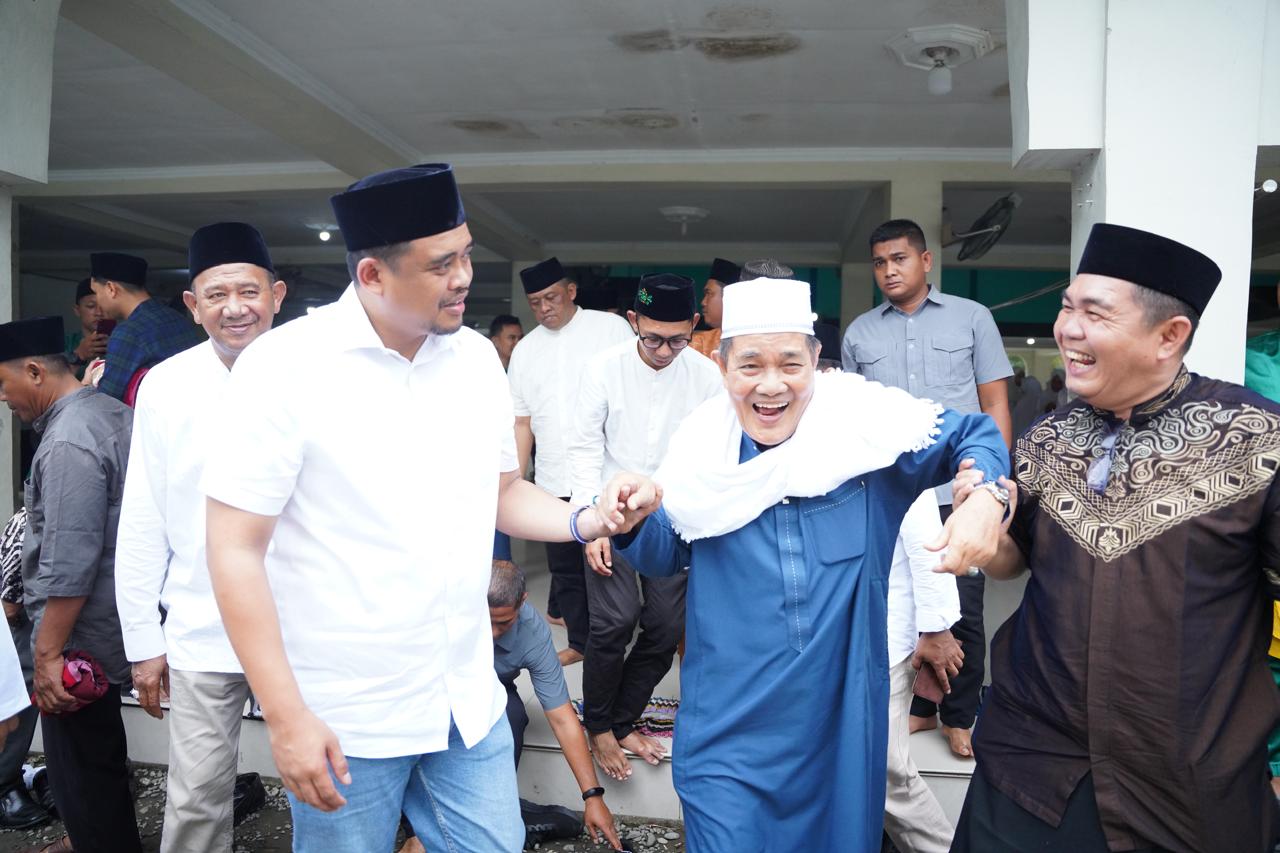 Bobby saat mengunjungi Pondok Pasantren Ulumul Qur