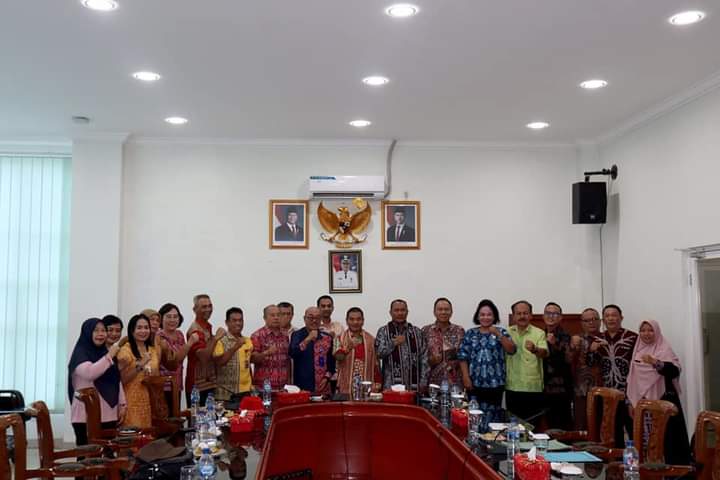 KUNKER: Plt Sekdako Tebingtinggi Kamlan Mursyid ketika menerima kunjungan kerja Pemerintah Kabupaten Sintang Kalimantan Barat. ISTIMEWA/SUMUT&nbsp;POS