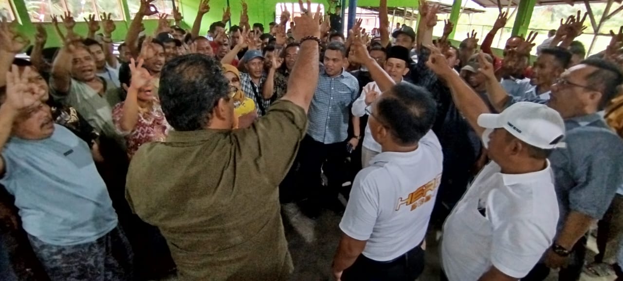 KONSOLIDASI: Paslon HERO konsolidasi dengan Korcam, Kordes, Kordus se kecamatan Pangkatan. (fajar)