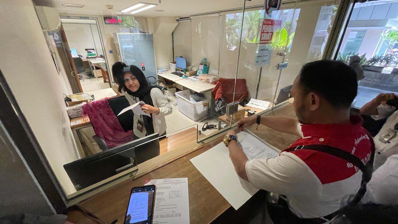 Baradatu dan NCW resmi laporkan Hakim PN Medan yang memvonis lepas (onslag) Pasutri yang merugikan perusahaan sebesar Rp583&nbsp;miliar&nbsp;ke&nbsp;KPK.