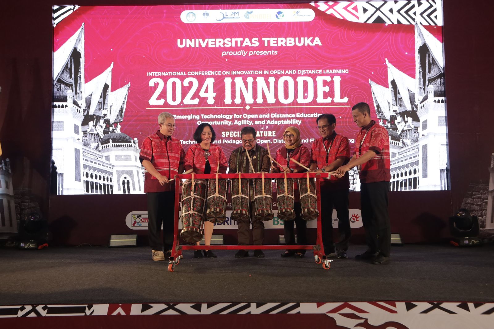 Universitas Terbuka (UT) saat menyelenggarakan 4th International Conference on Innovation in Open and Distance Learning (INNODEL&nbsp;2024).&nbsp;(Ist)