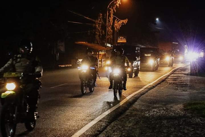 IKUT: Pj Wali Kota Tebingtinggi Moettaqien Hasrimi ketika mengikuti operasi skala besar yang dilakukan oleh Polres Tebingtinggi bersama OPD terkait dan Forkompinda lainnya. ISTIMEWA/SUMUT&nbsp;POS