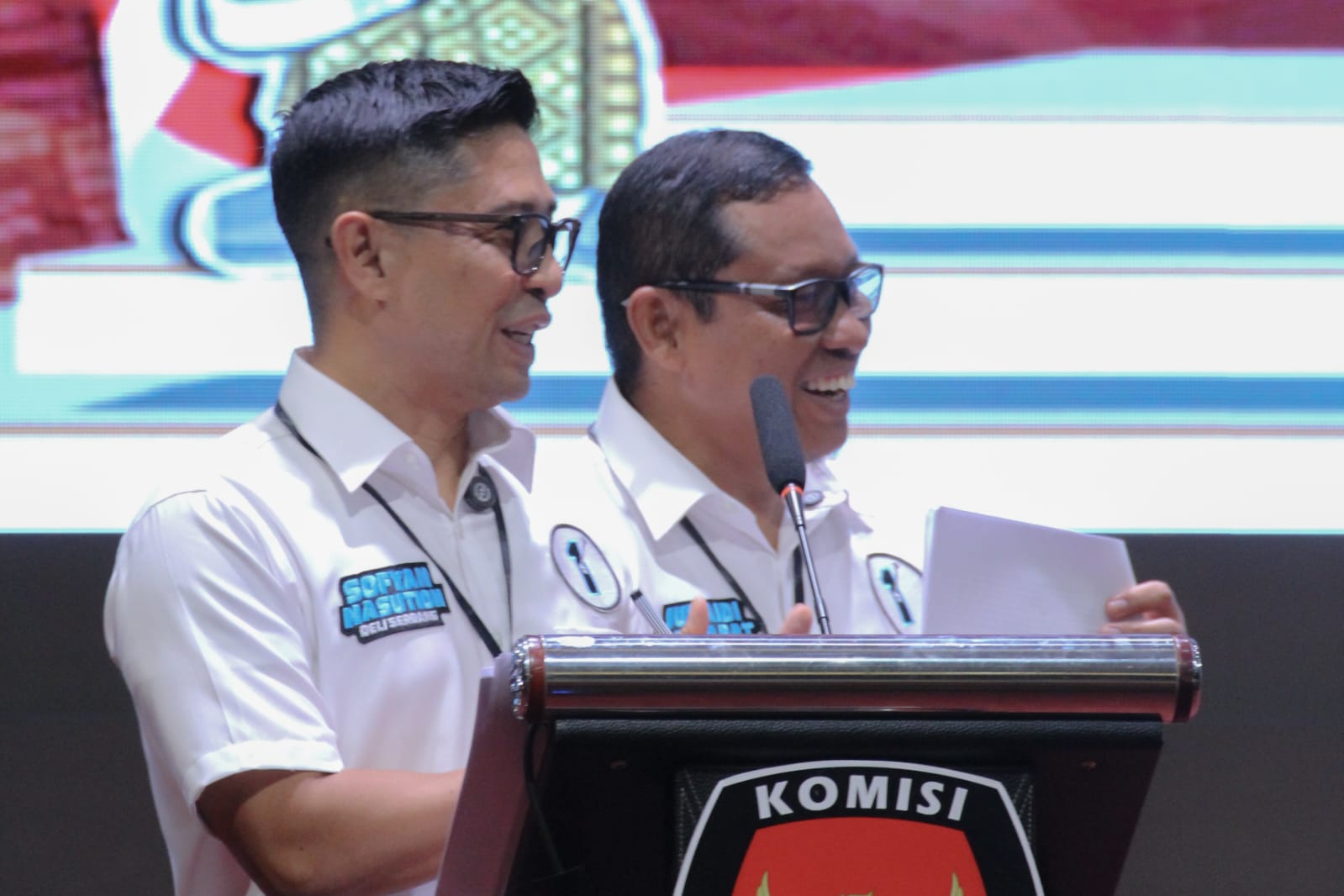 SAMPAIKAN VISI MISI: Pasangan Calon Bupati &ndash; Calon Wakil Bupati Deliserdang nomor urut 1, Sofyan Nasution, SE dan Junaidi Parapat, SE saat menyampaikan visi misi Paslon 1.