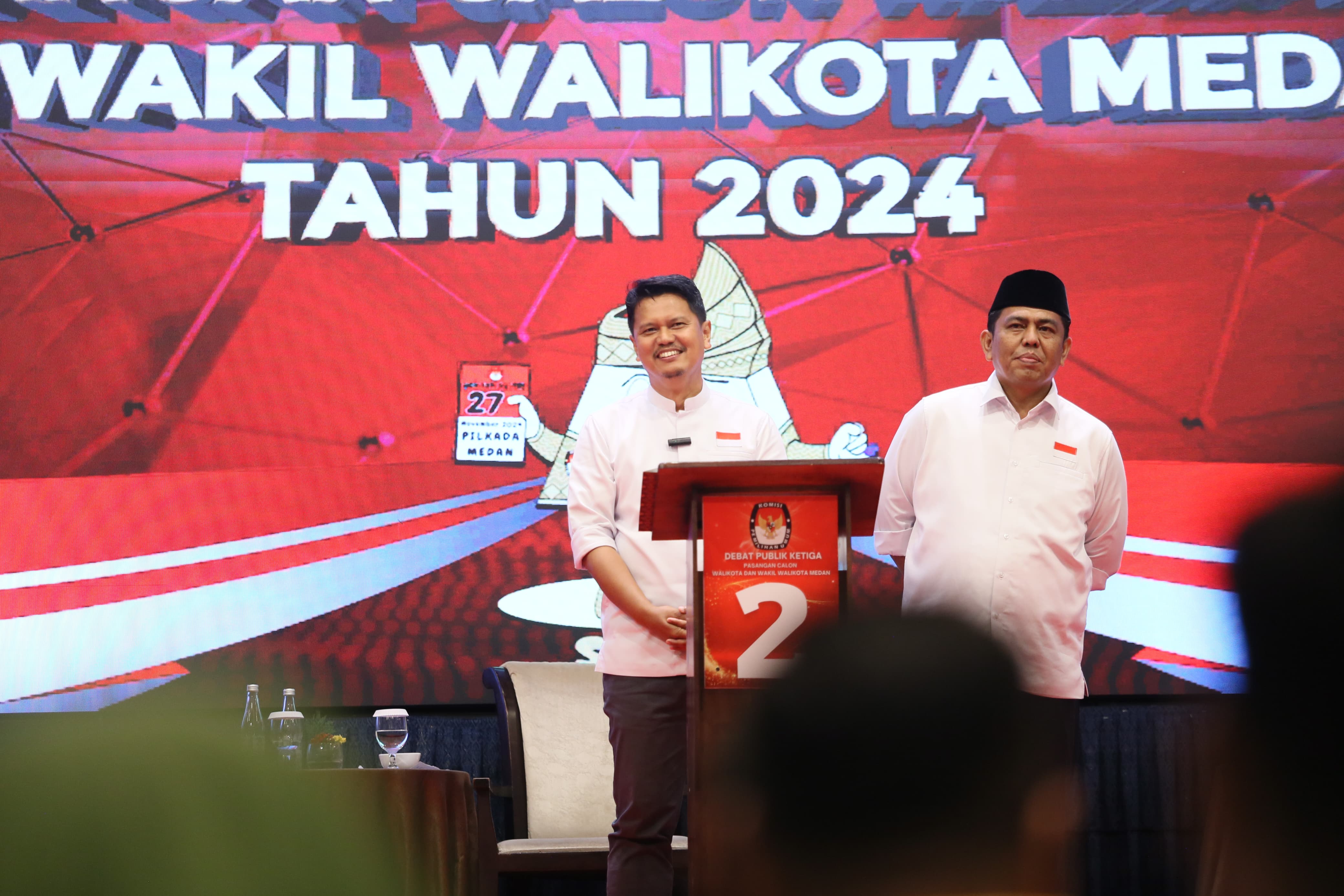 Paslon nomor urut 2, nomor urut 2, Prof Ridha Dharmajaya - Abdul Rani (Ridha-Rani) saat mengikuti debat Pilkada Medan 2024. ISTIMEWA/SUMUT&nbsp;POS