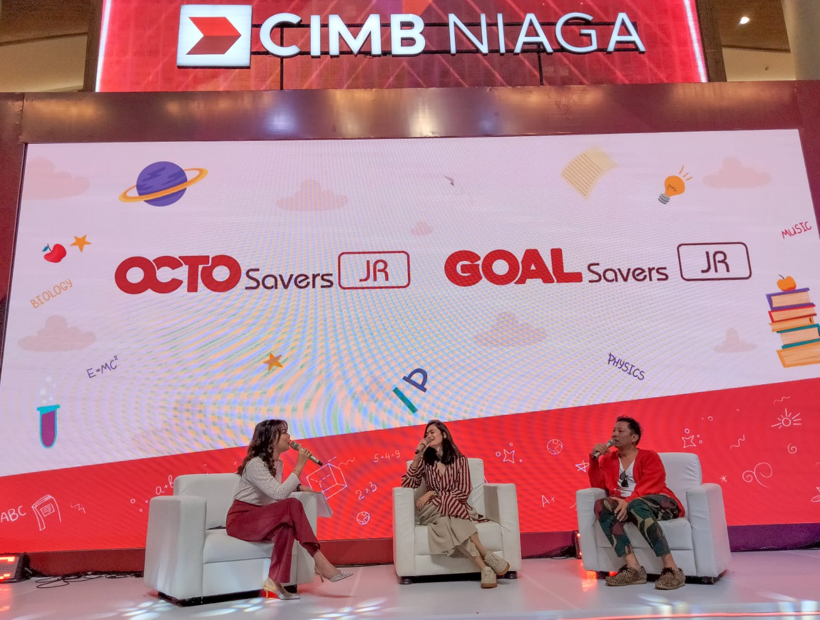 Ringgo Agus Rahman bersama istri, Sabai Morschek di acara CIMB Xtra Xpo yang digelar di Sun Plaza Medan, Sabtu (23/11/2024). (Triadi Wibowo)