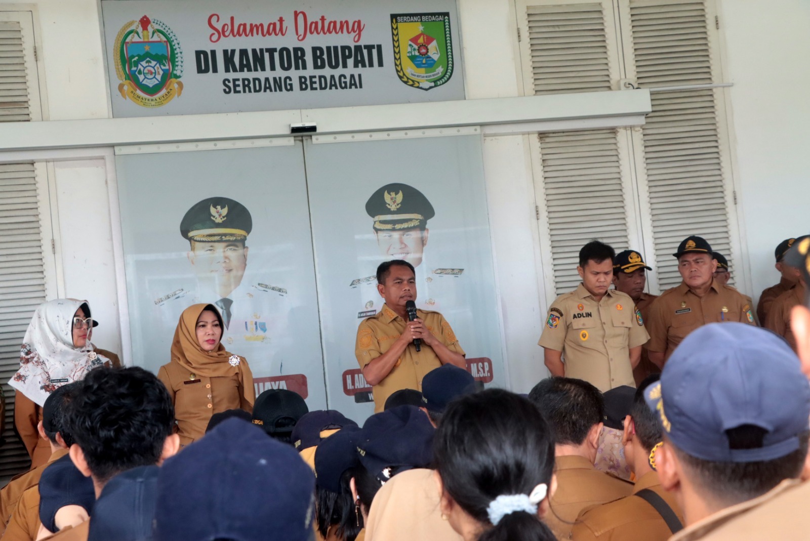 ARAHAN: Bupati Sergai H Darma Wijaya beserta jajaran Pemkab Sergai saat beri arahan. ( FADLY/SUMUT&nbsp;POS&nbsp;)