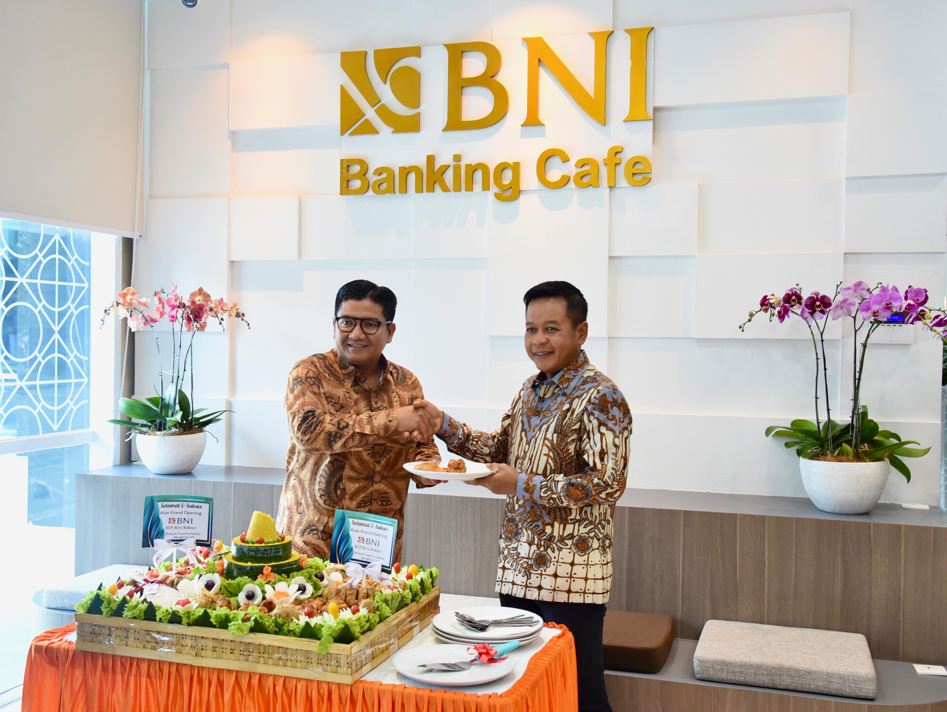 RESMIKAN: Rektor USU Prof Muryanto Amin bersama Direktur Institutional Banking BNI Munadi Herlambang, secara resmi membuka BNI Kantor Cabang Pembantu Biro Rektor USU Medan.