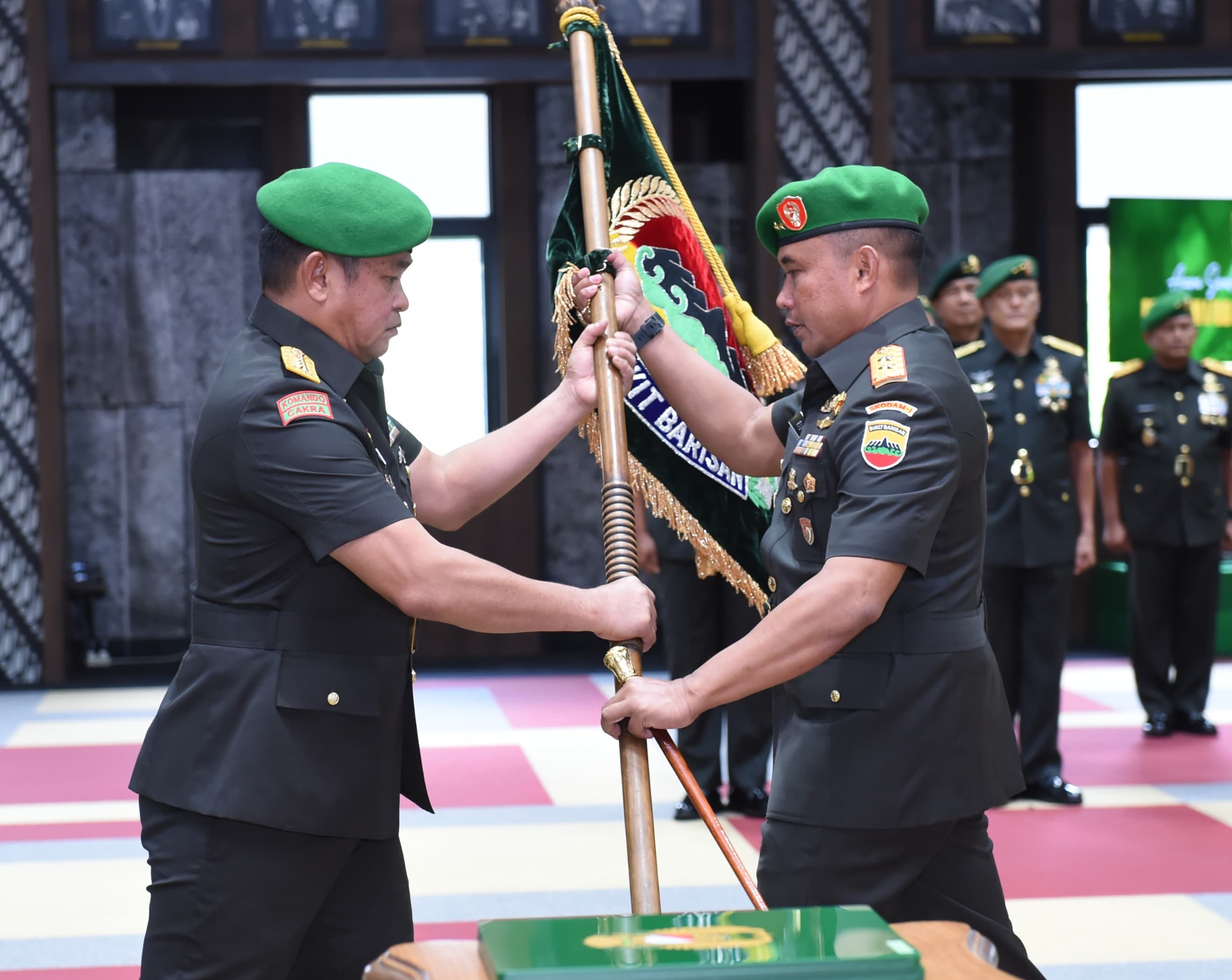 SERTIJAB: Kasad TNI AD, Jenderal Maruli Simanjuntak memimpin sertijab Pangdam I/BB dan Danseskoad, di Markas Besar Angkatan Darat (Mabesad), Jakarta Pusat, Senin (2/12). Sumut Pos/Dokumen&nbsp;Pribadi.