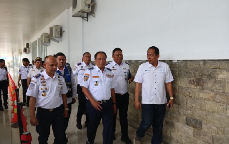 SAMBUT: PT Pelabuhan Indonesia Regional 1 Belawan menyambut kunjungan Wamen Perhubungan RI, Komjen. Pol. Drs. Suntana, M.Si  ke Terminal Penumpang Bandar Deli, Pelabuhan Belawan, Senin (25/11/2024).