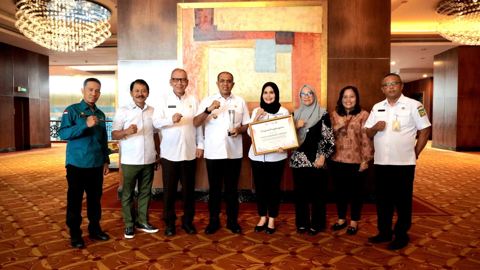 FOTO BERSAMA:Pj Bupati Langkat, Faisal Hasrimy foto Bersama dengan Plh Sekda Sumut. (Diskominfo Langkat/Sumut&nbsp;Pos)