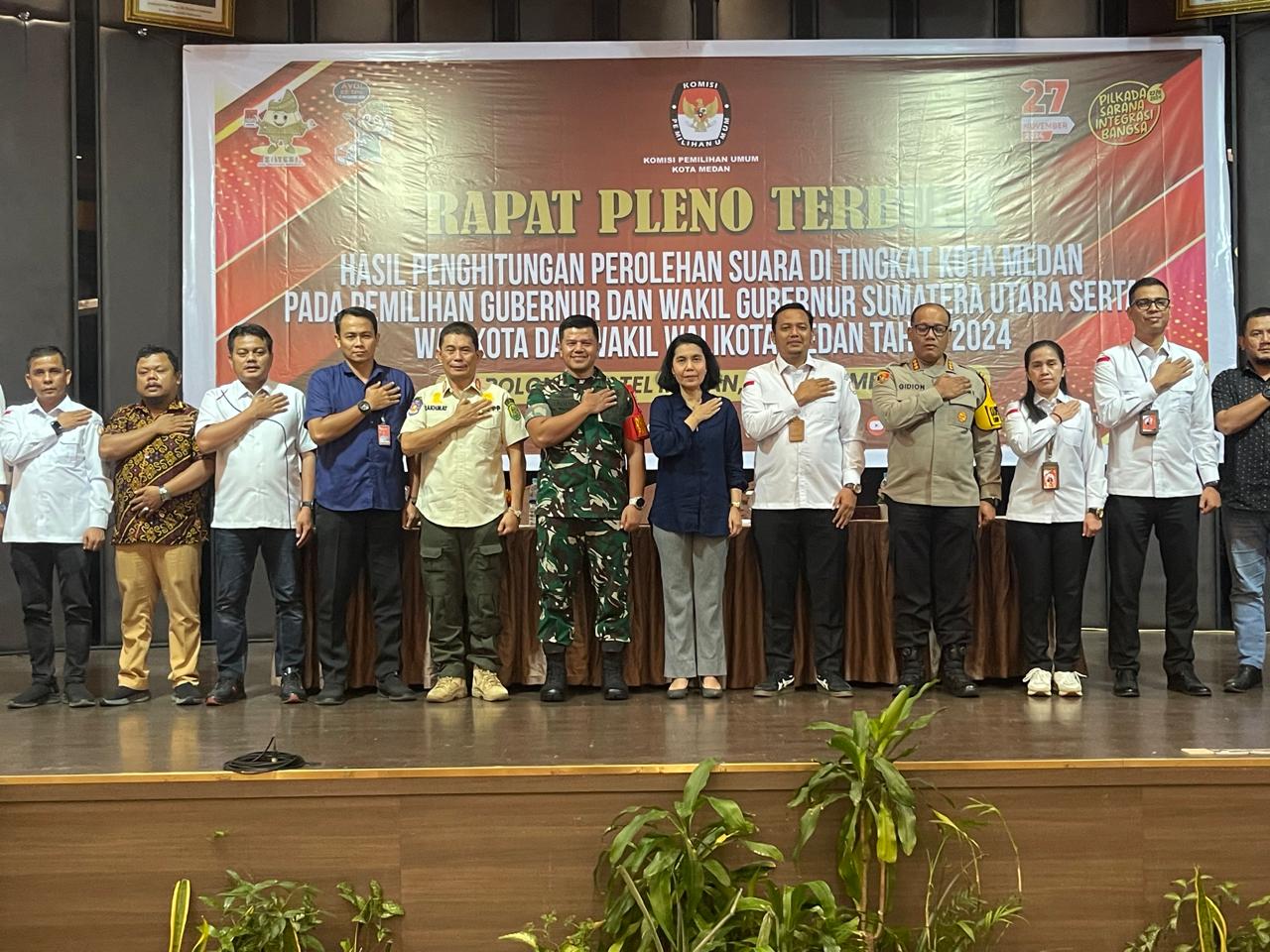 RAPAT PLENO: Ketua KPU Kota Medan, Mutia Atiqah bersama forkopimda pada rapat pleno rekapitulasi suara Pilkada 2024. MARKUS/SUMUT&nbsp;POS