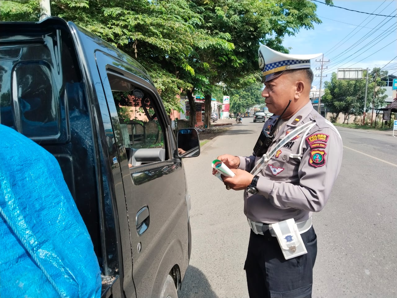 RAZIA GABUNGAN: Jajaran Personil Sat Lantas Polres Tebingtinggi, UPT Samsat dan Jasa Raharja Kota Tebingtinggi melaksanakan razia pajak kendaraan bermotor. SOPIAN/SUMUT&nbsp;POS