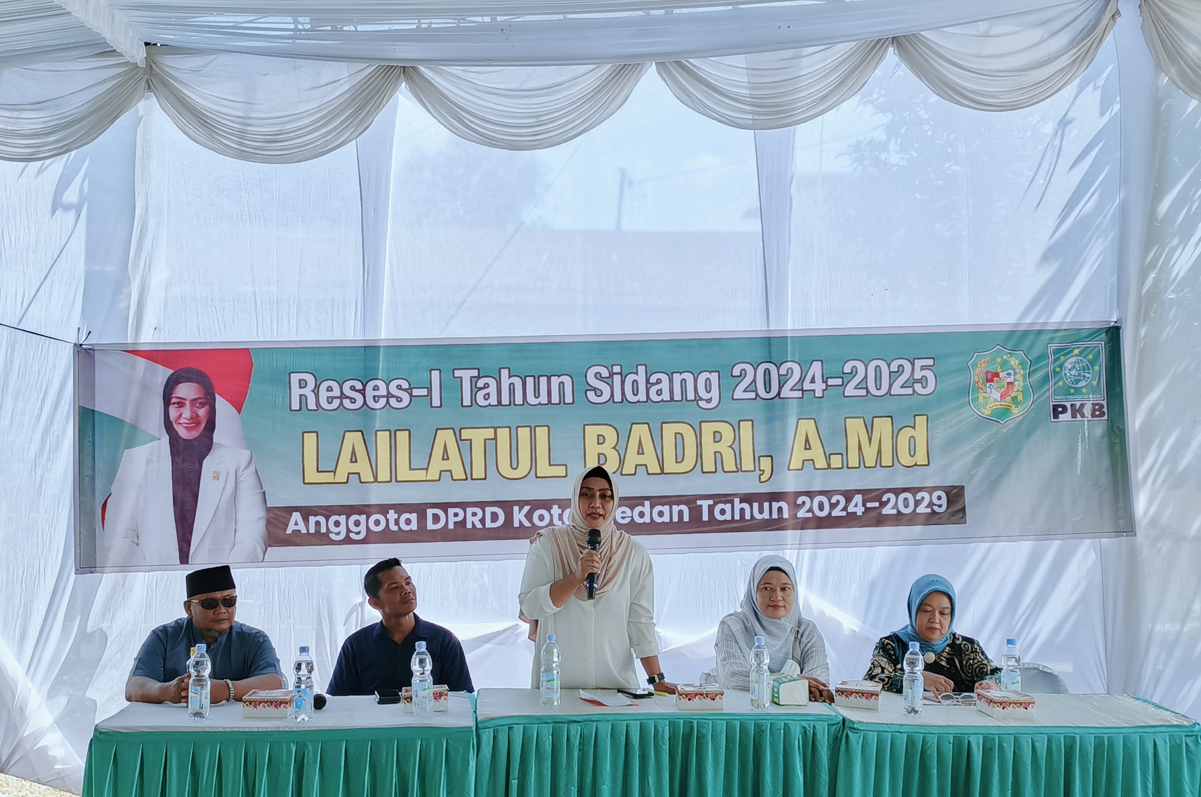 RESES: Anggota DPRD Kota Medan, Lailatul Badri A.Md, menggelar Reses I Masa Sidang I Tahun 2024-2025 di Kecamatan Medan Timur, Minggu (8/12/2024). ISTIMEWA/SUMUT POS