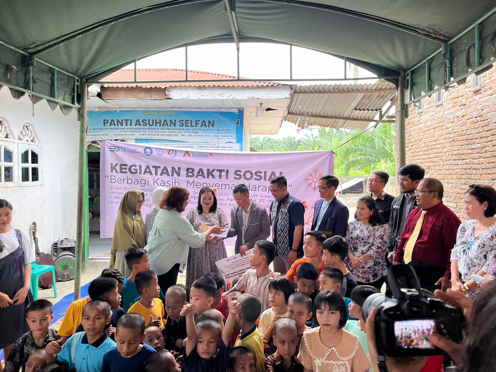 PT. Inalum saat Bakti Sosial di Panti Asuhan Selfan, Kota Tebing&nbsp;Tinggi.&nbsp;(Ist)