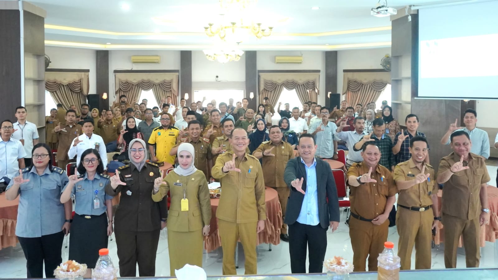 FOTO BERSAMA: Peserta FGD Foto bersama di ruang pola&nbsp;kantor&nbsp;bupati.(Diskominfo Langkat/Sumut Pos)