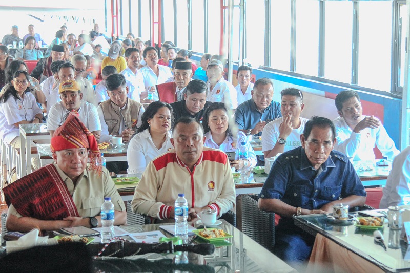 ASPIRASI: Sabam Rajagukguk, anggota Komisi I DPR RI Fraksi Gerindra, saat mendengarkan aspirasi masyarakat Desa Hutalontung, Kecamatan Muara, Tapanuli Utara, Sumatera Utara.