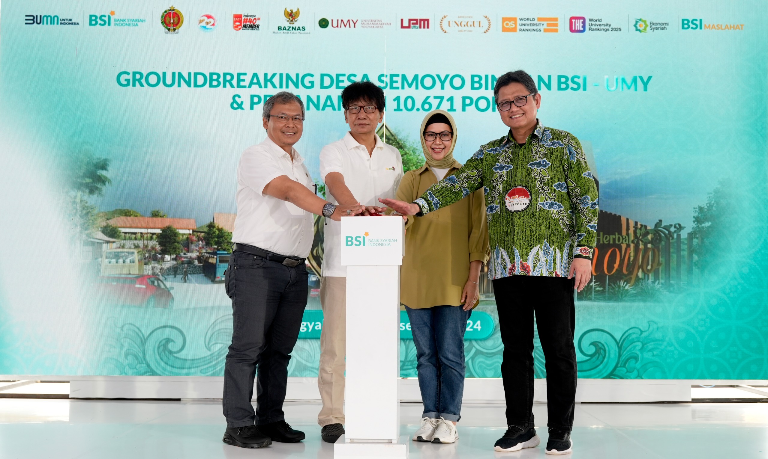 GROUNDBREAKING: Direktur Kepatuhan & Sumber Daya Manusia BSI Tribuana Tunggadewi (kanan kedua), Rektor Universitas Muhammadiyah Yogyakarta Prof. Dr. Ir. Gunawan Budiyanto M.P., IPM (kiri kedua).