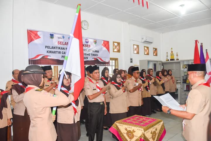 LANTIK: PLT Sekdako Tebingtinggi Kamlan Mursyid melantik pengurus Satuan Karya Pramuka Keluarga Berencana Kwartir Cabang Kota Tebingtinggi periode 2024-2029. ISTIMEWA/SUMUT&nbsp;POS