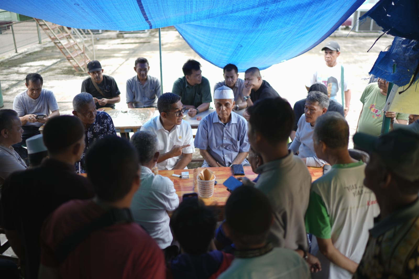 Anggota Komisi V DPR RI dari Fraksi Partai Demokrat Muhammad Lokot Nasution bertemu pedagang Pusat Pasar Medan saat reses, Selasa&nbsp;(17/12/2024.