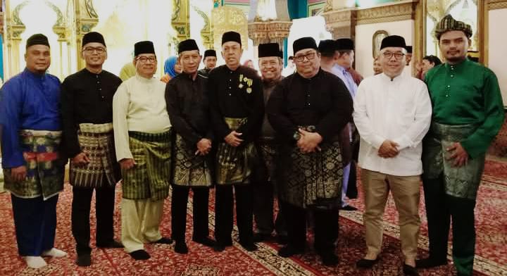 UPAH-UPAH: Yan Djuna (2 kiri) menghadiri upah-upah Kenduri Masyarakat Adat Melayu&nbsp;Kota&nbsp;Medan.(ISTIMEWA)