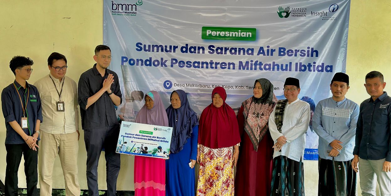 AIR BERSIH: Baitulmaal Muamalat saat meresmikan penggunaan sumur dan sarana air bersih Pondok Pesantren Miftahul Ibtida di Kabupaten Serang.