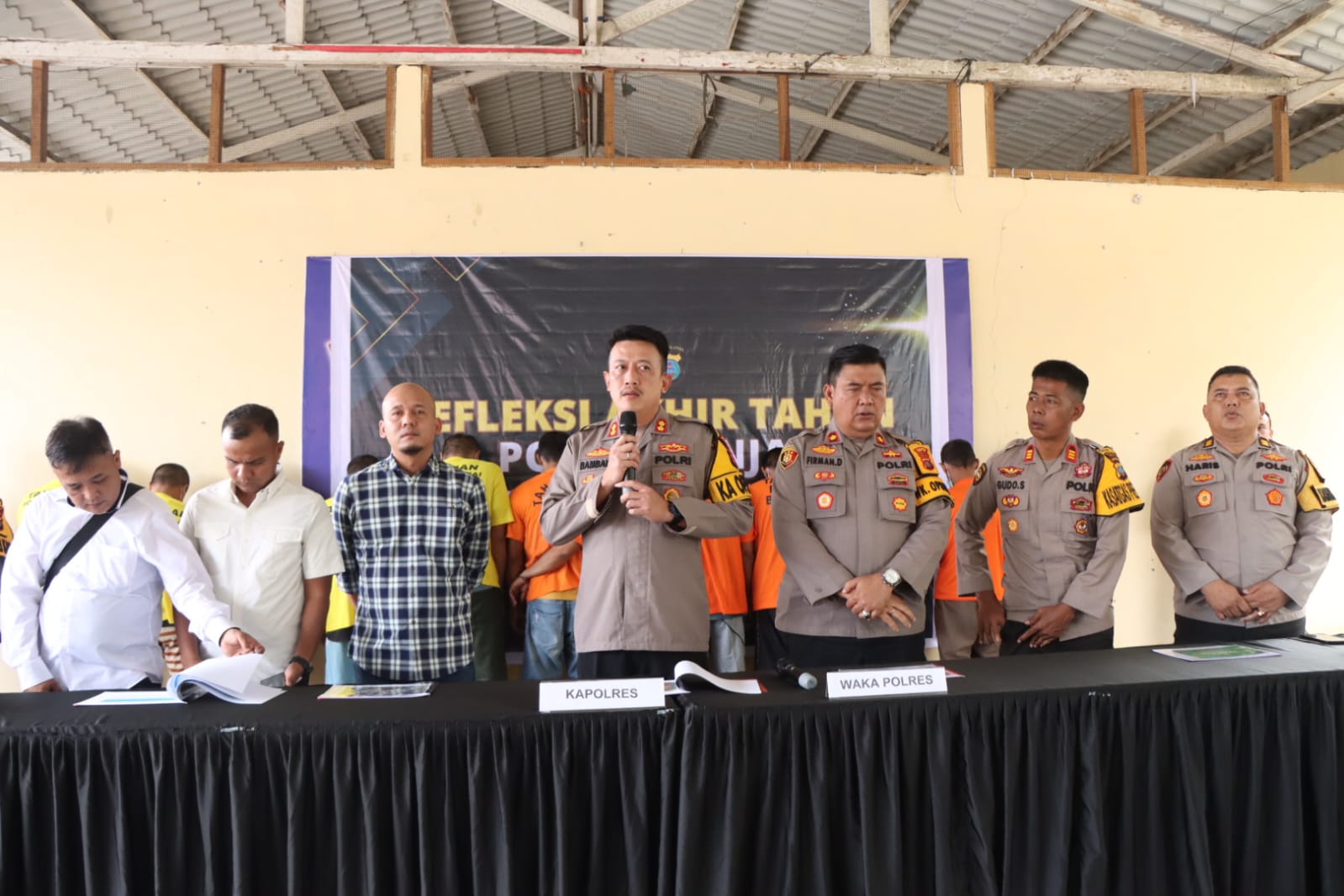 KINERJA: Kapolres Binjai, AKBP Bambang Christanto Utomo bersama PJU saat memaparkan capaian kinerja Satreskrim dan Satresnarkoba.(Humas Polres Binjai/Sumut Pos)
