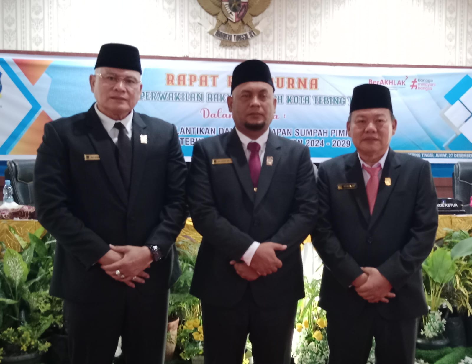 LANTIK: Tiga pimpinan DPRD Kota Tebingtinggi, Ketua Sakti Khadafi Nasution, Wakil Ketua I Muhammad Ikwan dan Wakil Ketua II Husin resmi dilantik.